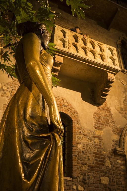 Hotel Buena Onda ペスキエーラ・デル・ガルダ エクステリア 写真