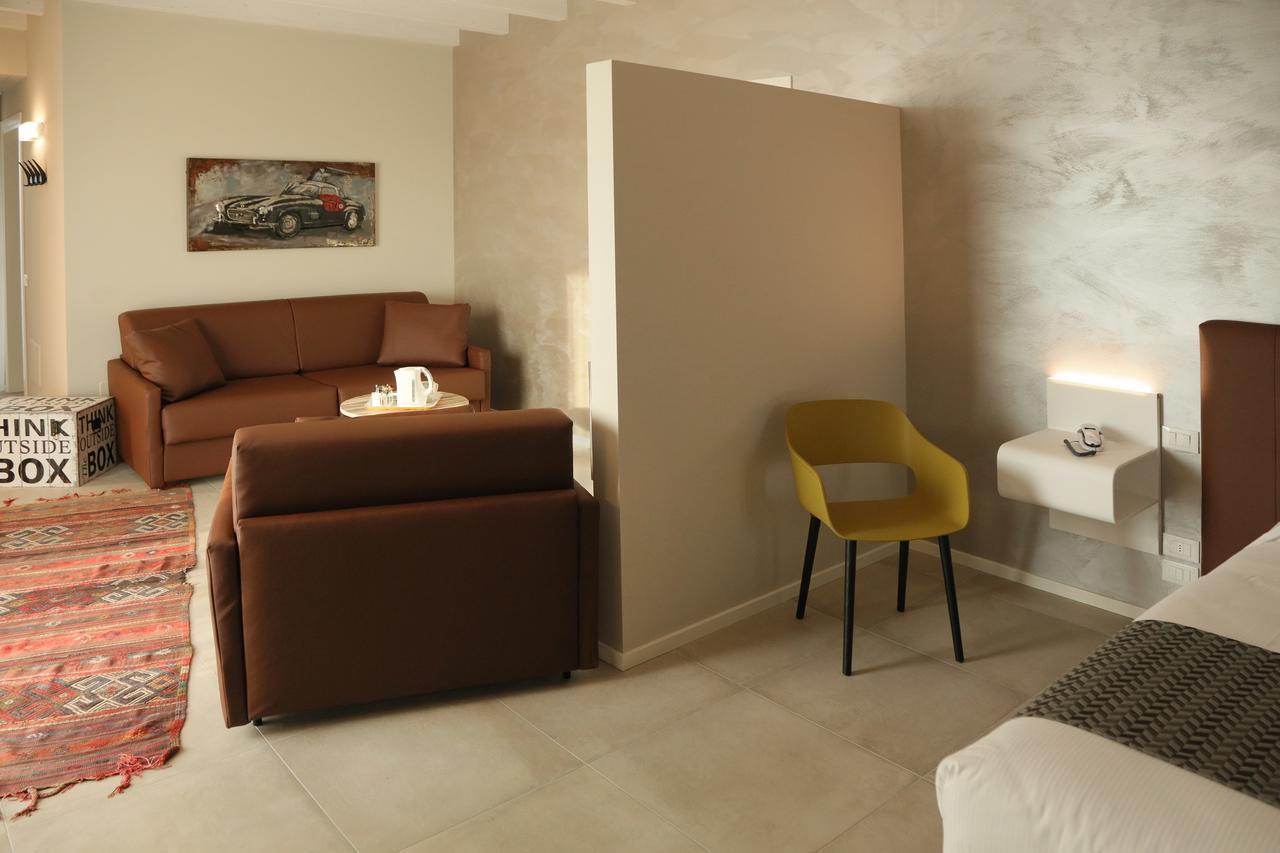 Hotel Buena Onda ペスキエーラ・デル・ガルダ エクステリア 写真