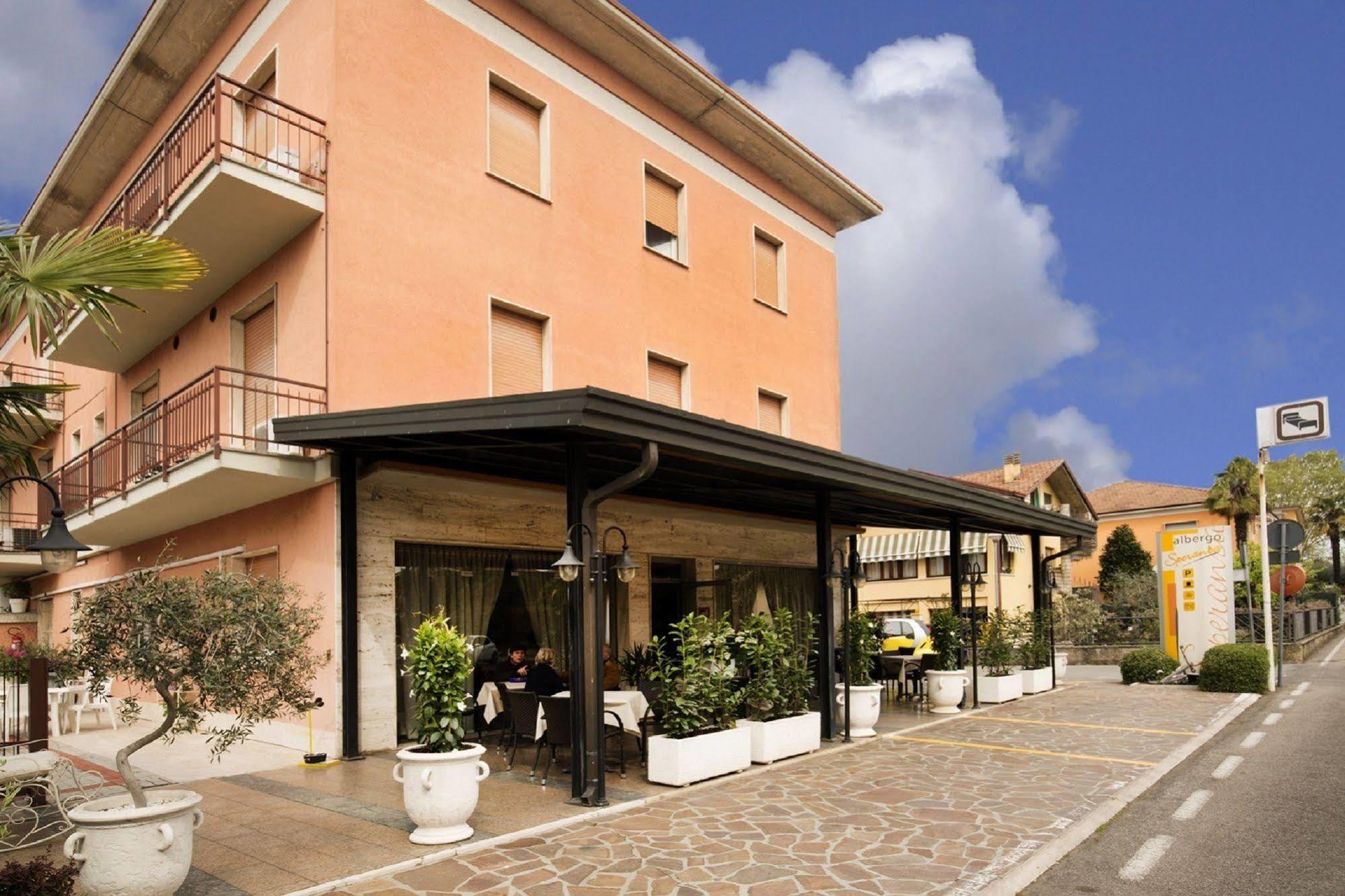 Hotel Buena Onda ペスキエーラ・デル・ガルダ エクステリア 写真